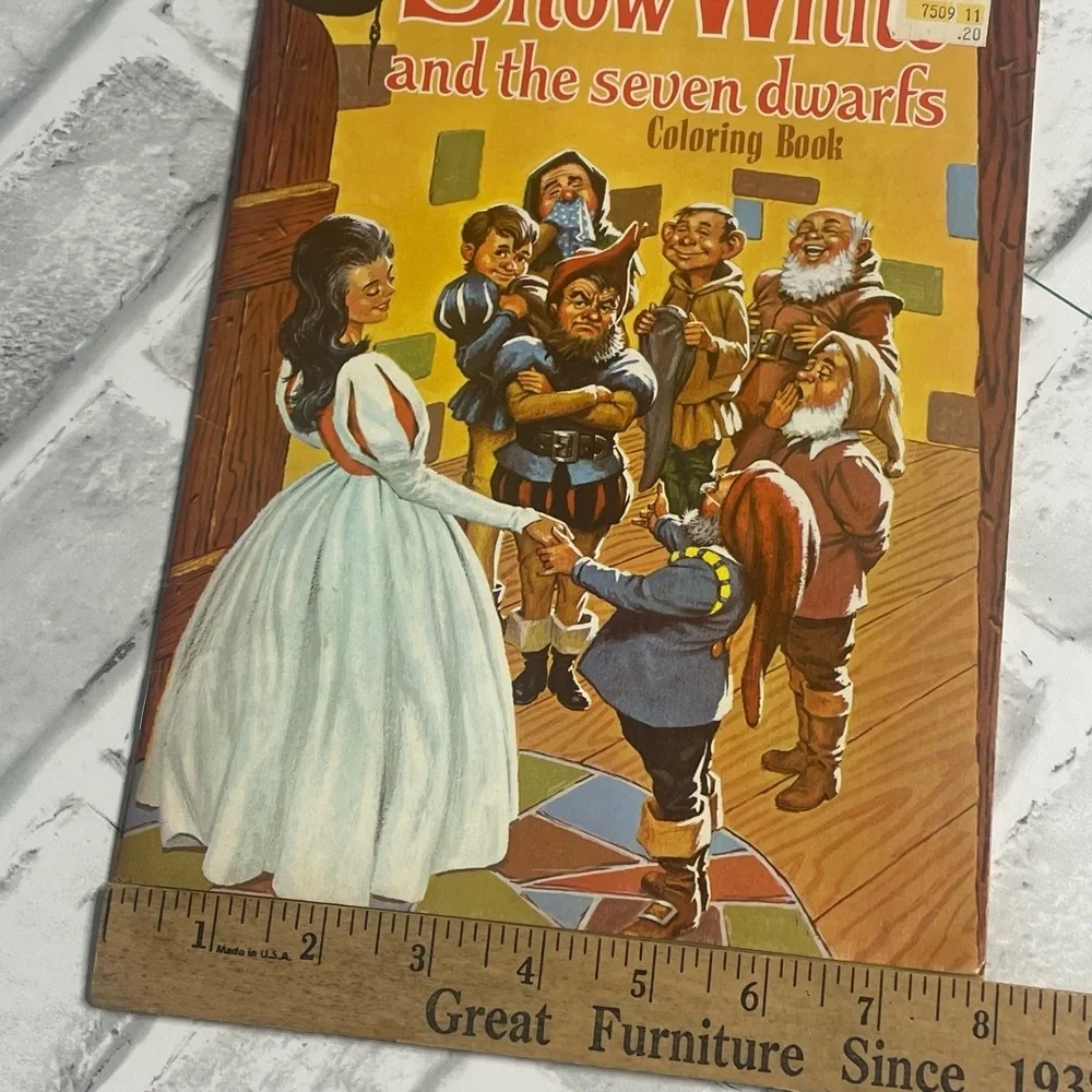 Vintage Snow White and the Seven Dwarfs Coloring Book 1975 Waldman Publishing.